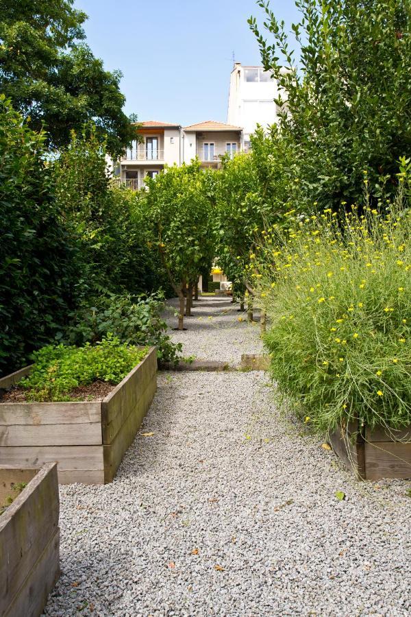 Boutique Rentals- Hidden Garden Porto'S Downtown Bagian luar foto